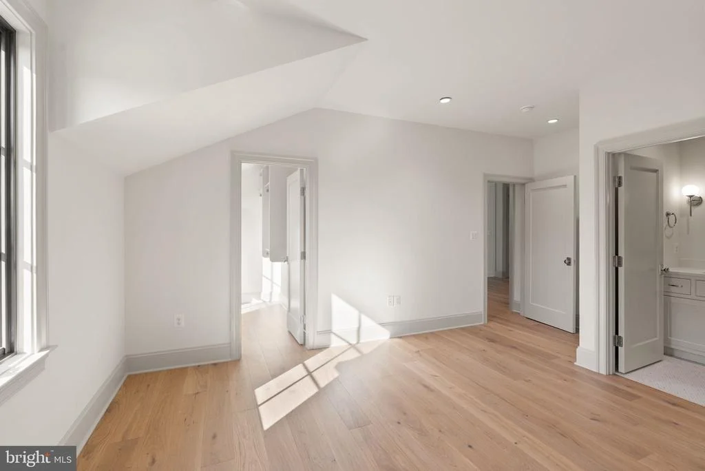 Photo of 1223 SOMERSET DRIVE