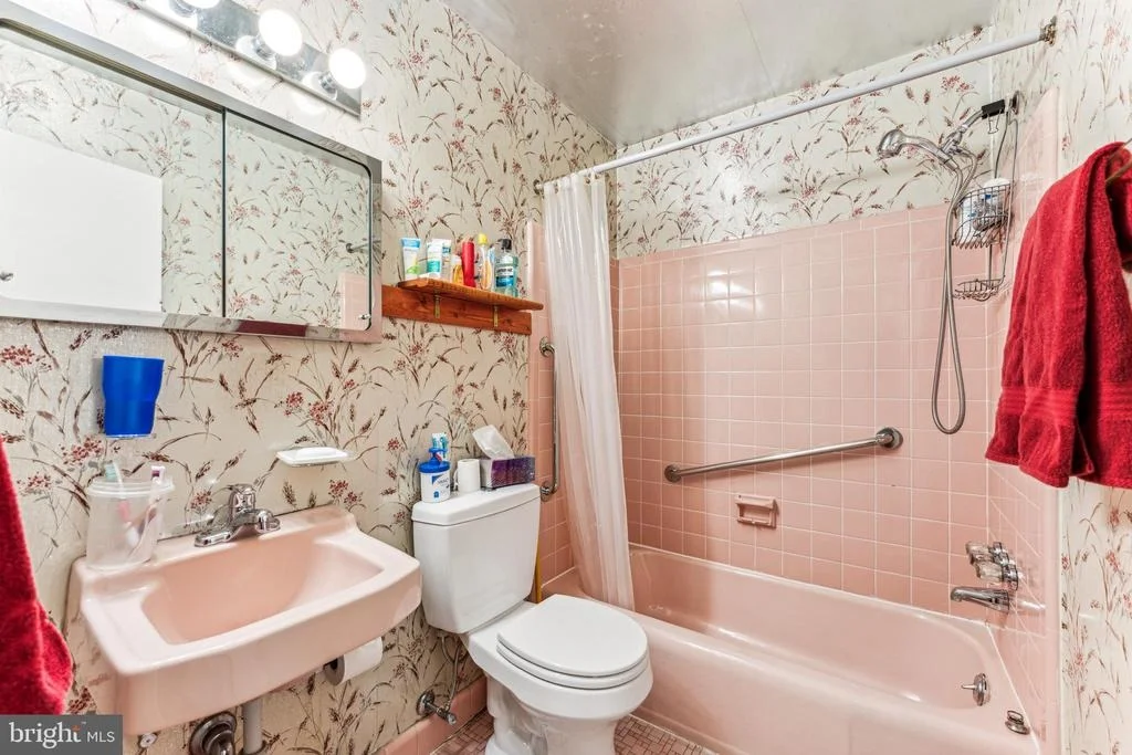 Photo of 921 LOXFORD TERRACE