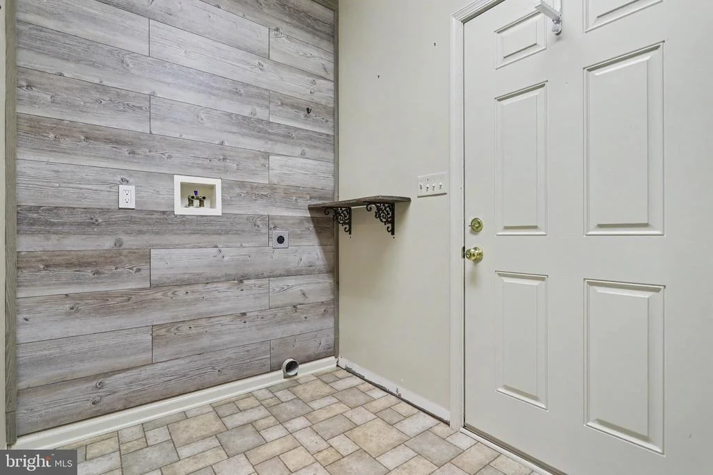 Photo of 12 E SUMMIT DRIVE