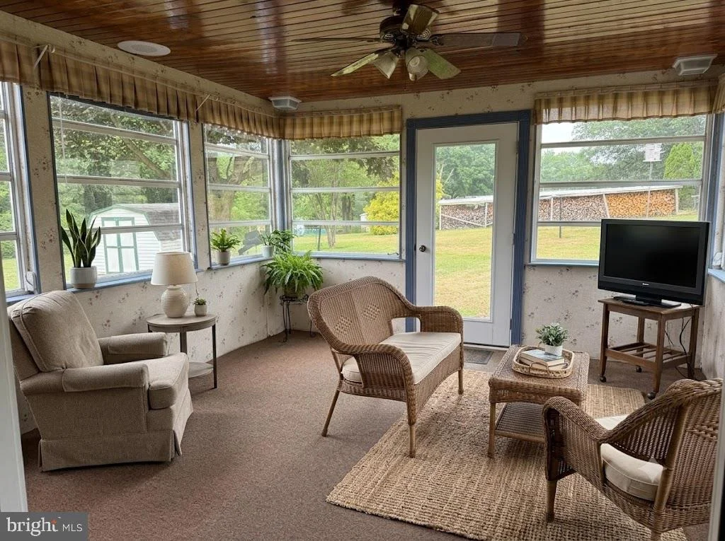 Photo of 5893 AMBAU ROAD