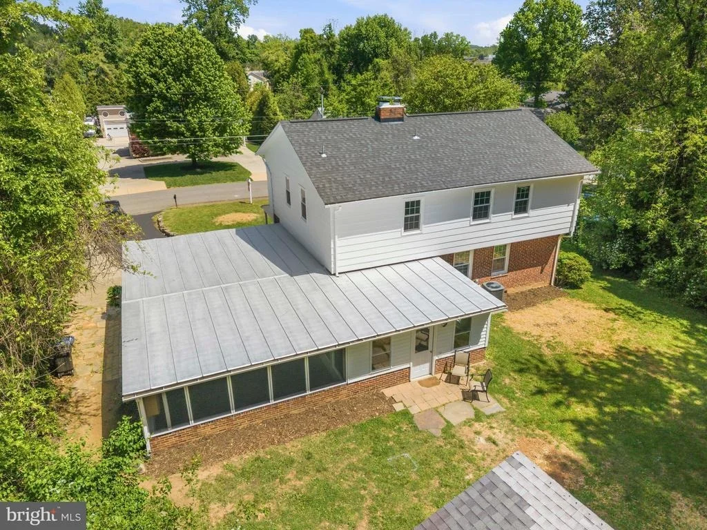 Photo of 10705 OAK PLACE