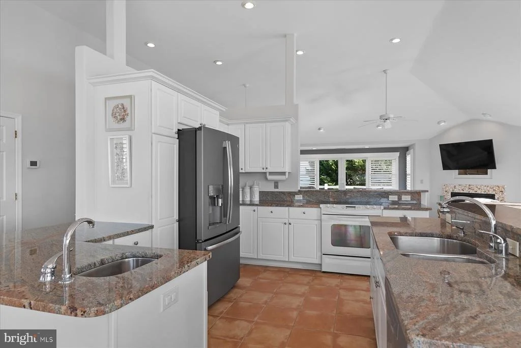 Photo of 36764 BAYSIDE DRIVE