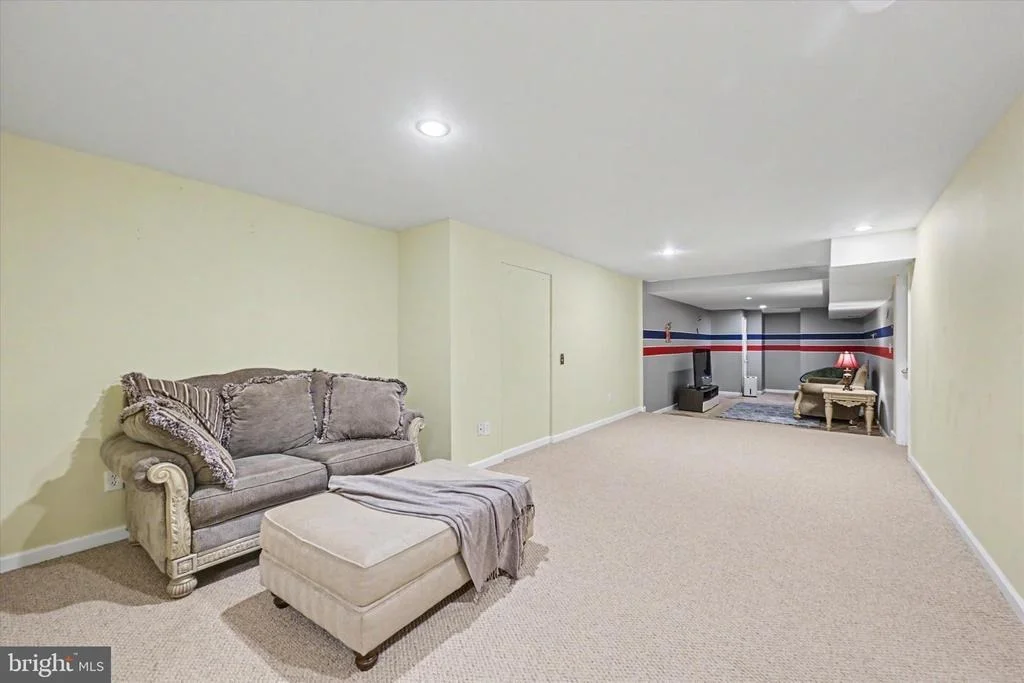 Photo of 8033 CREST ROAD