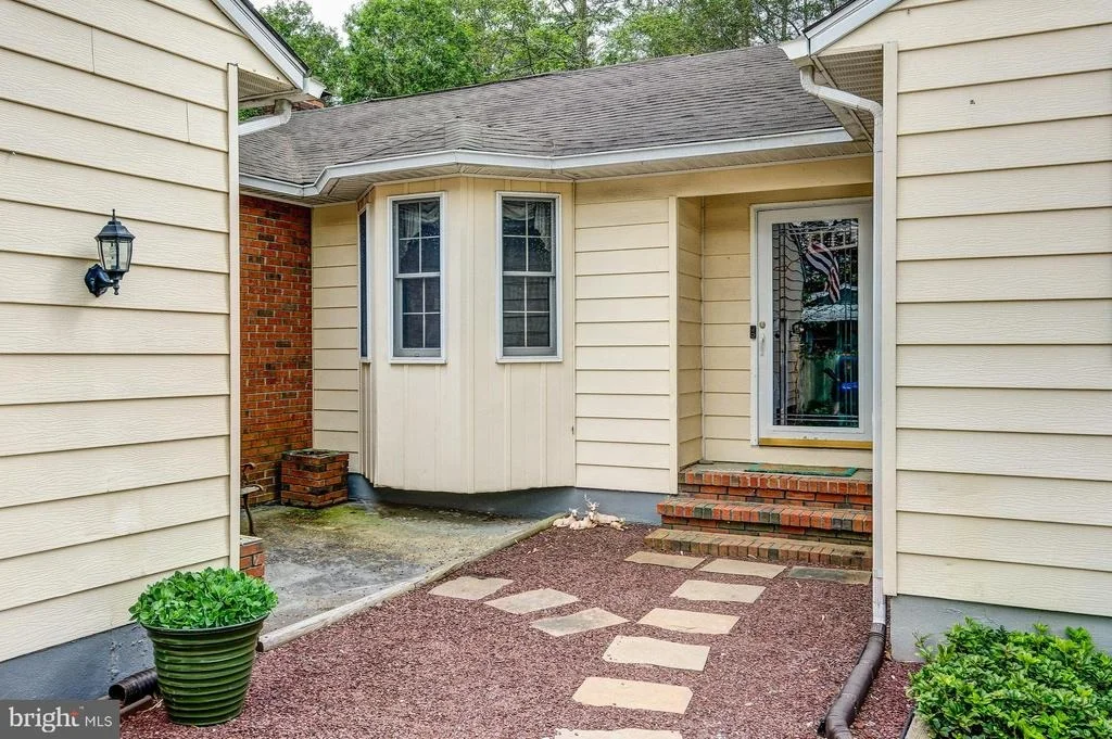 Photo of 105 CRESCENT BOULEVARD