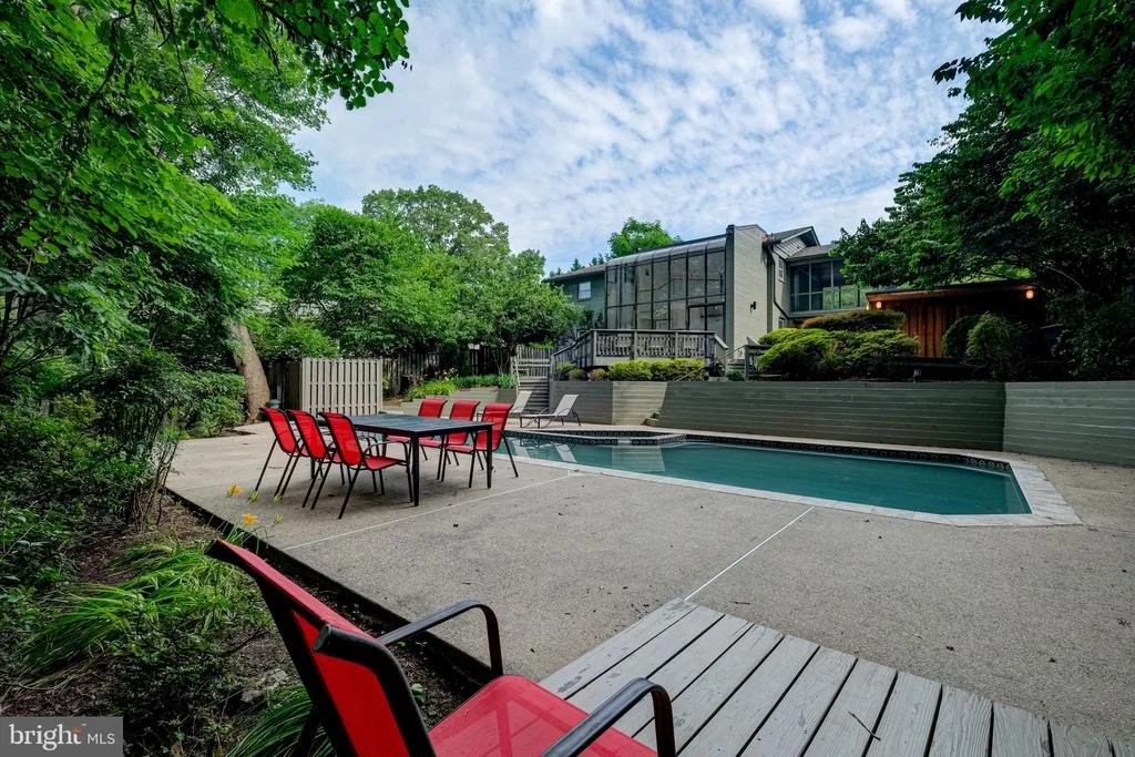 Photo of 7016 RIVER ROAD