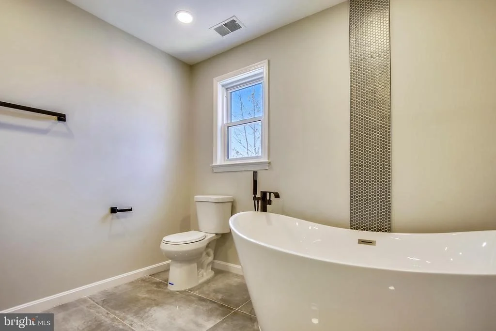 Photo of 1508 LAUREL HILL ROAD