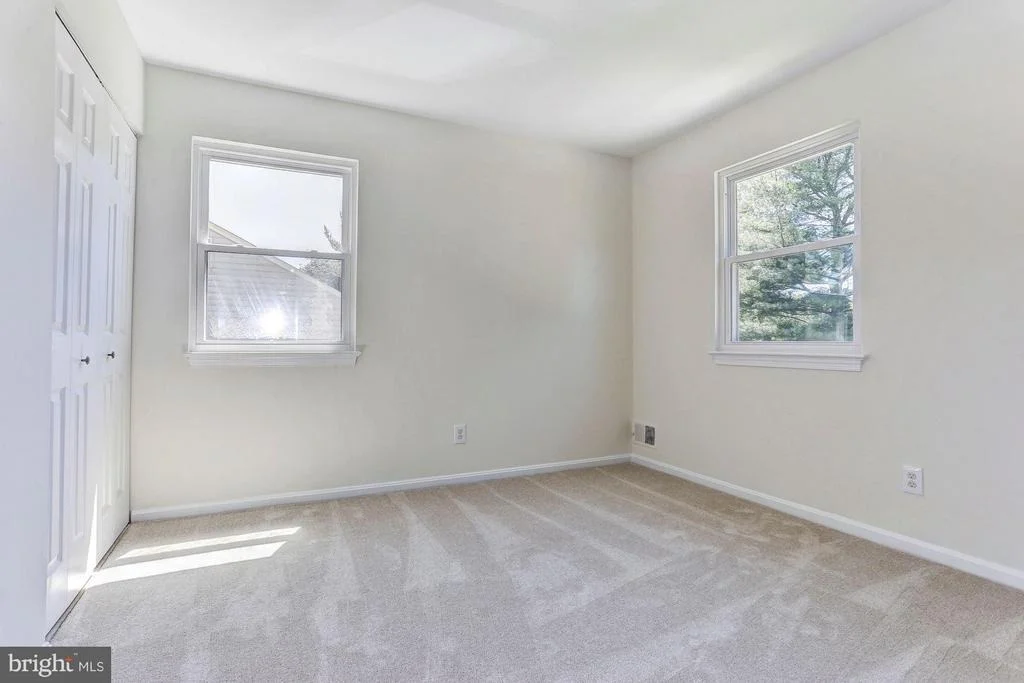 Photo of 18312 QUEEN ELIZABETH DRIVE
