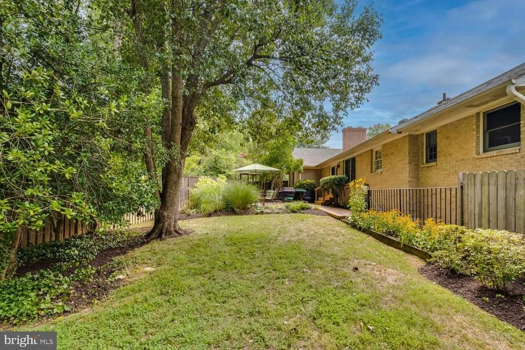 Photo of 9344 MOUNT VERNON CIRCLE