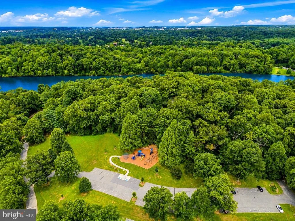 Photo of 5904 MUNCASTER MILL ROAD