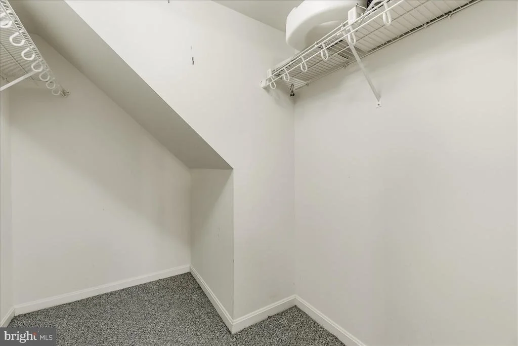Photo of 910 PARADE LANE