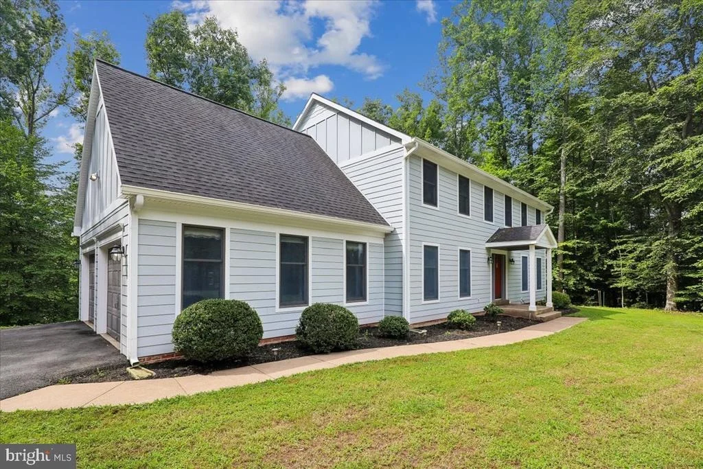 Photo of 8253 HONEYSUCKLE ROAD