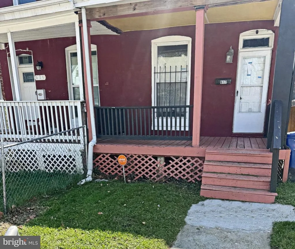 Photo of 617 DUMBARTON AVENUE