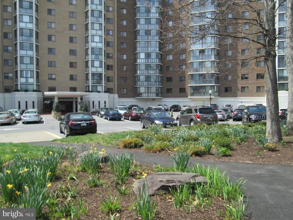 Photo of Unit 3425 at 15115 INTERLACHEN DRIVE