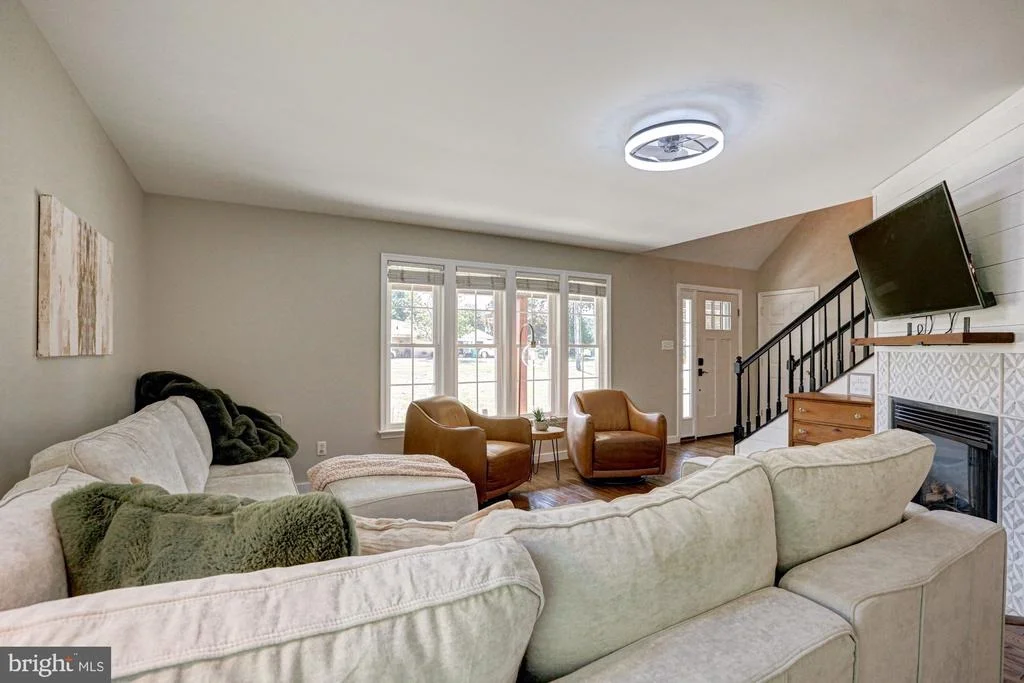 Photo of 119 N MEADOW DRIVE