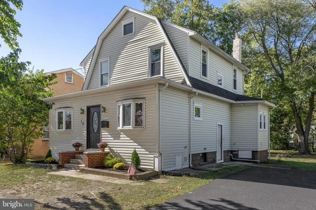 Photo of 16 MOORE AVENUE