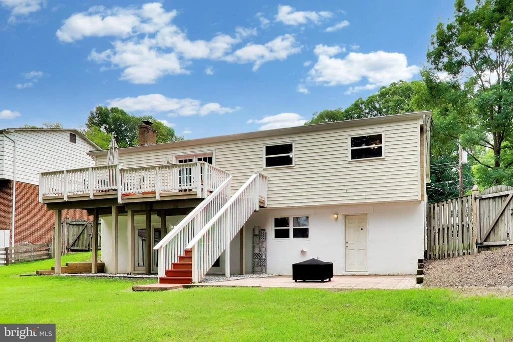 Photo of 715 CALVERT LANE