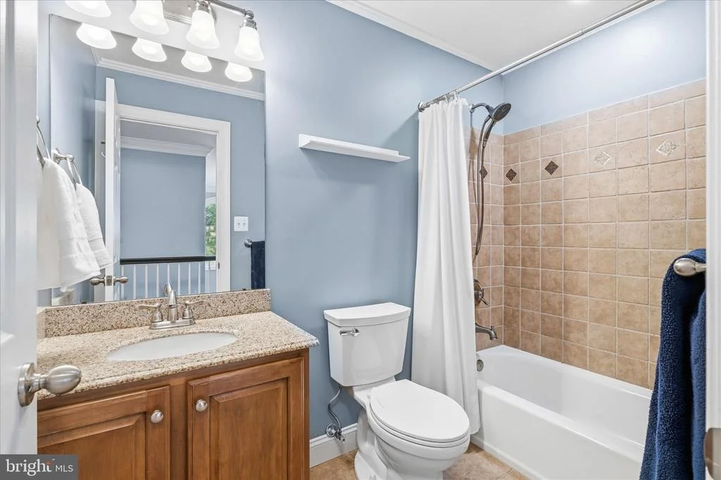 Photo of 2258 W. GREENLEAF DRIVE