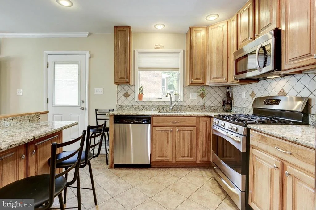 Photo of 1305 OAKVIEW DRIVE