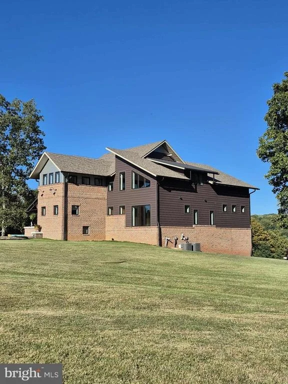 Photo of 415 NAZELROD ROAD