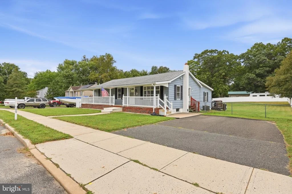 Photo of 989 BOUNDARY ROAD