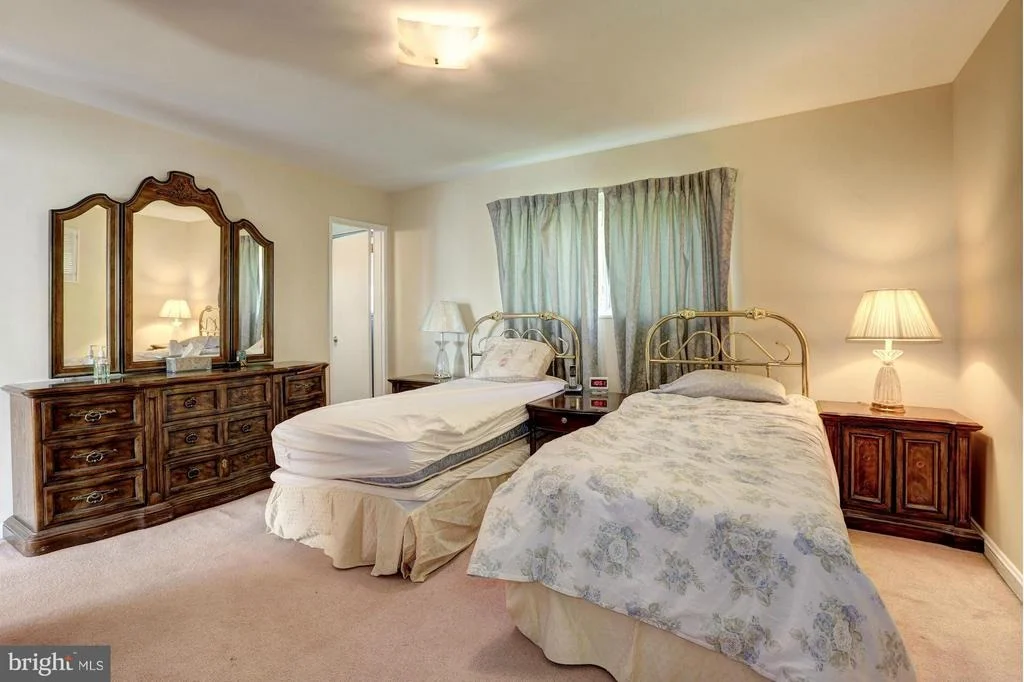 Photo of 302 BURNT MILLS AVENUE