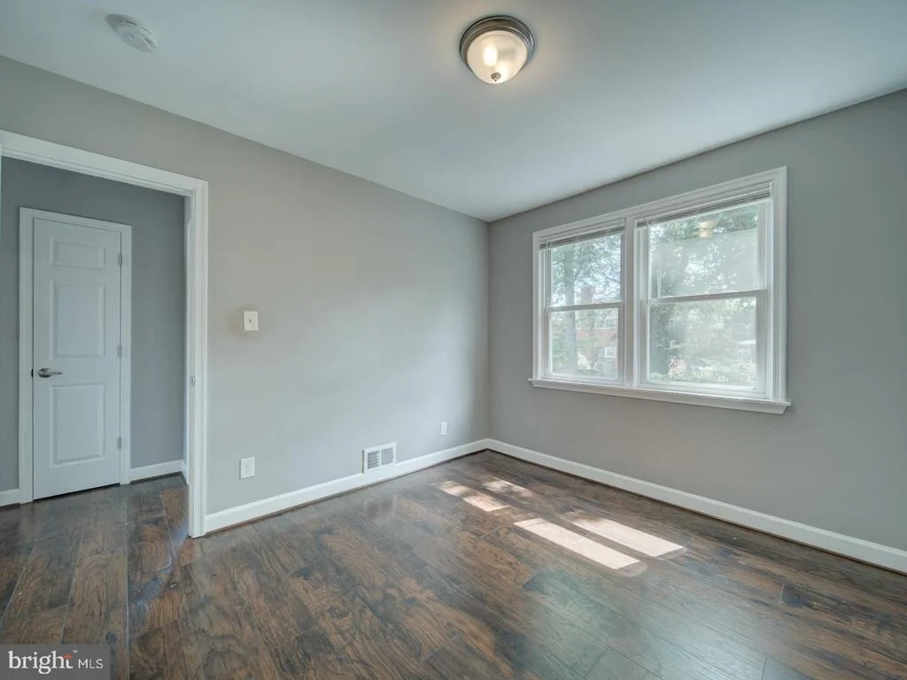Photo of 2407 SAINT CLAIR DRIVE