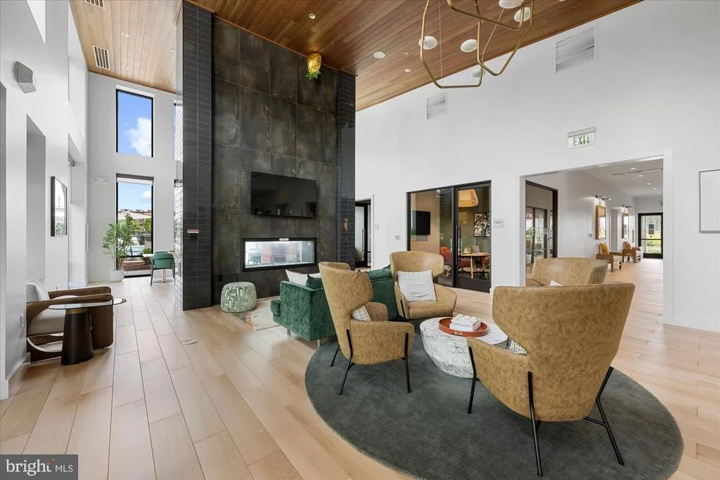 Photo of 43556 CENTERGATE DRIVE