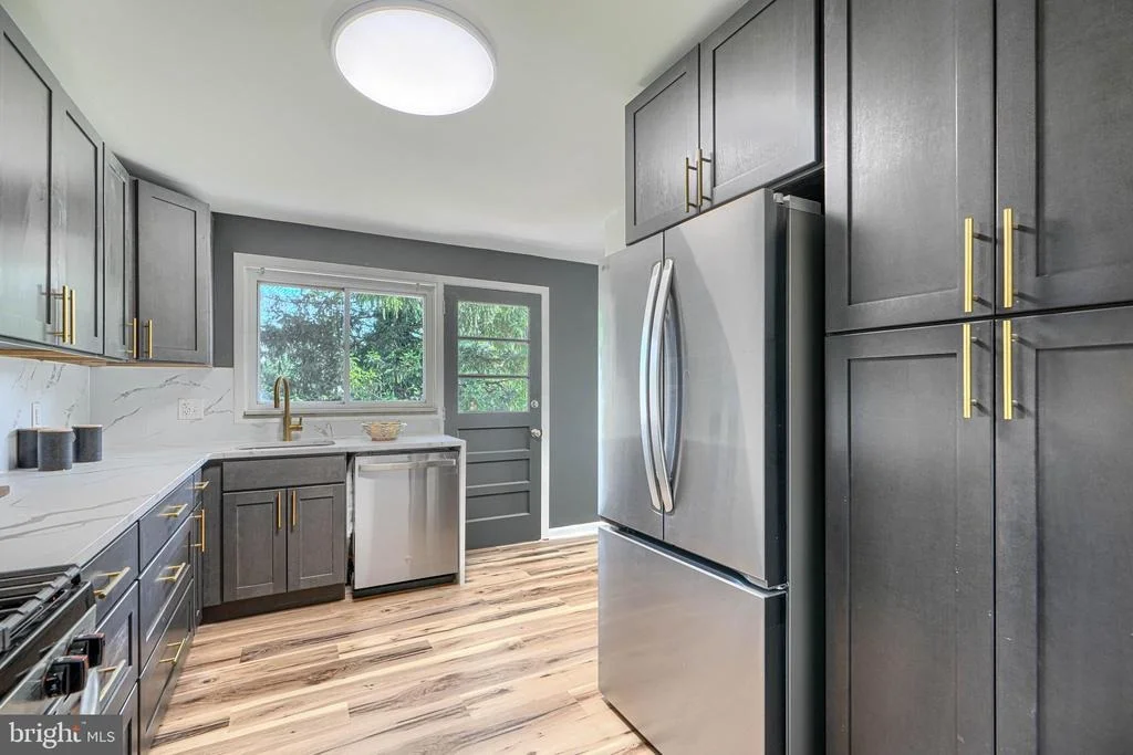 Photo of 6821 BARNETT ROAD