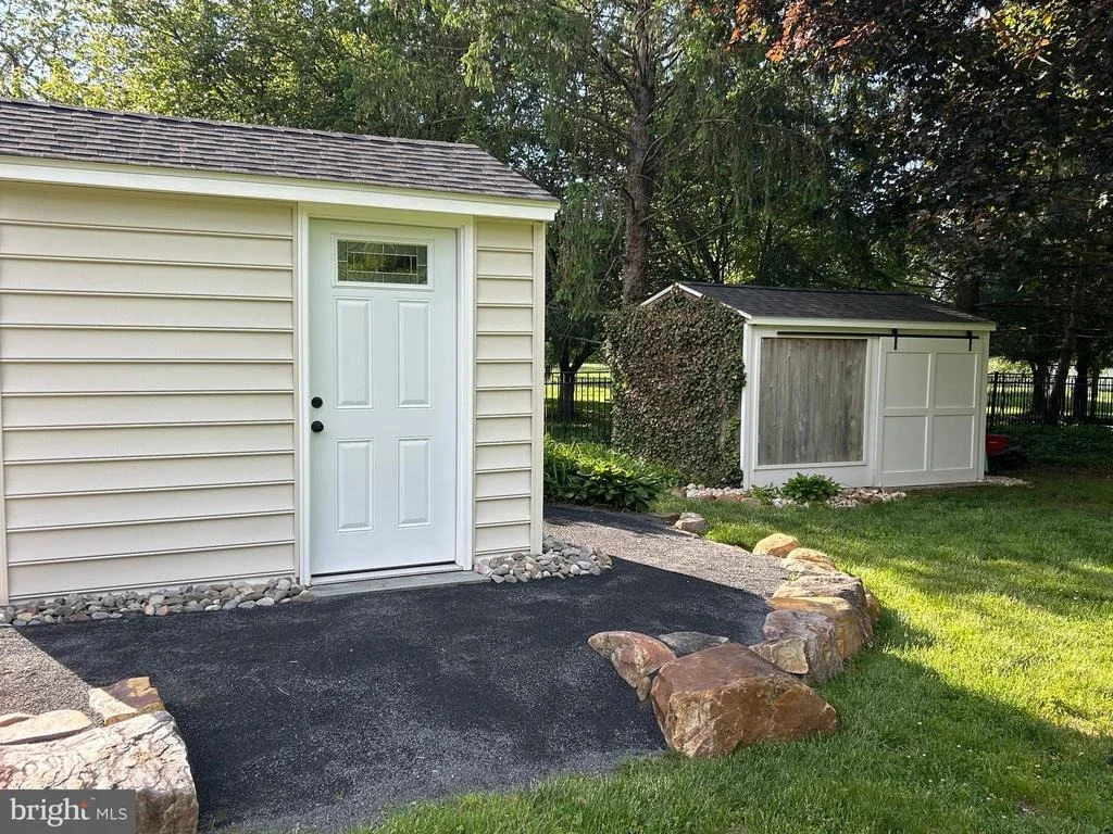 Photo of 902 N ISLAND ROAD