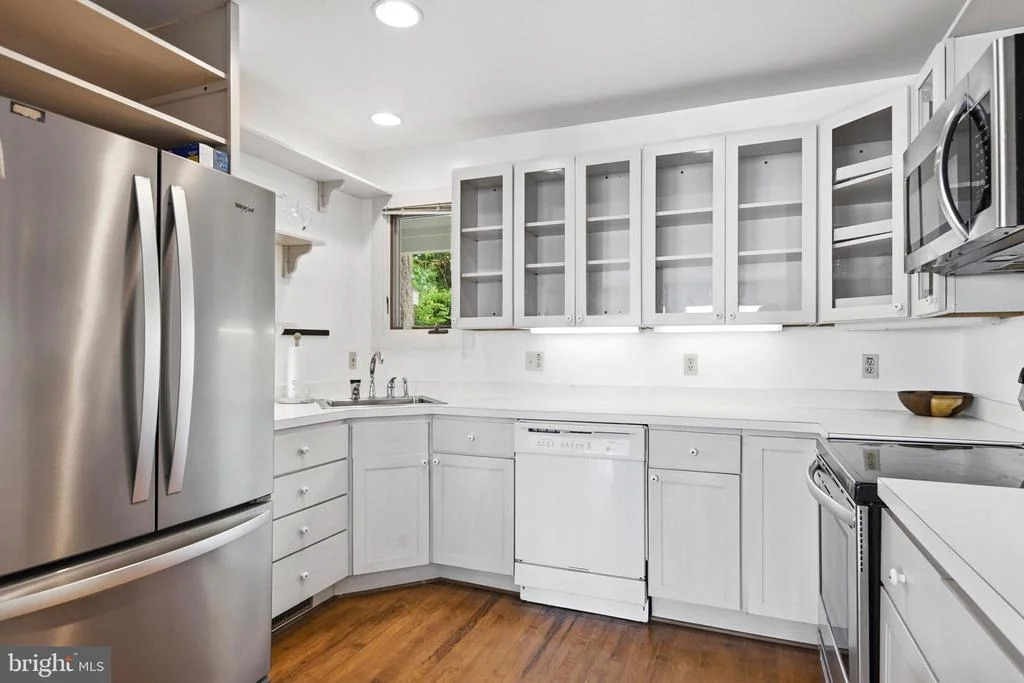 Photo of 5424 BEACH DRIVE