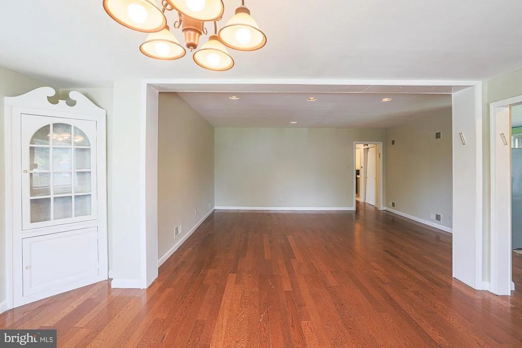 Photo of 6206 WINNER AVENUE