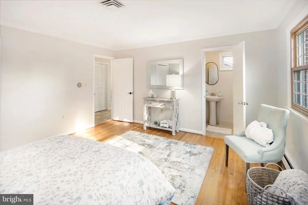 Photo of 5 PETERS LANE