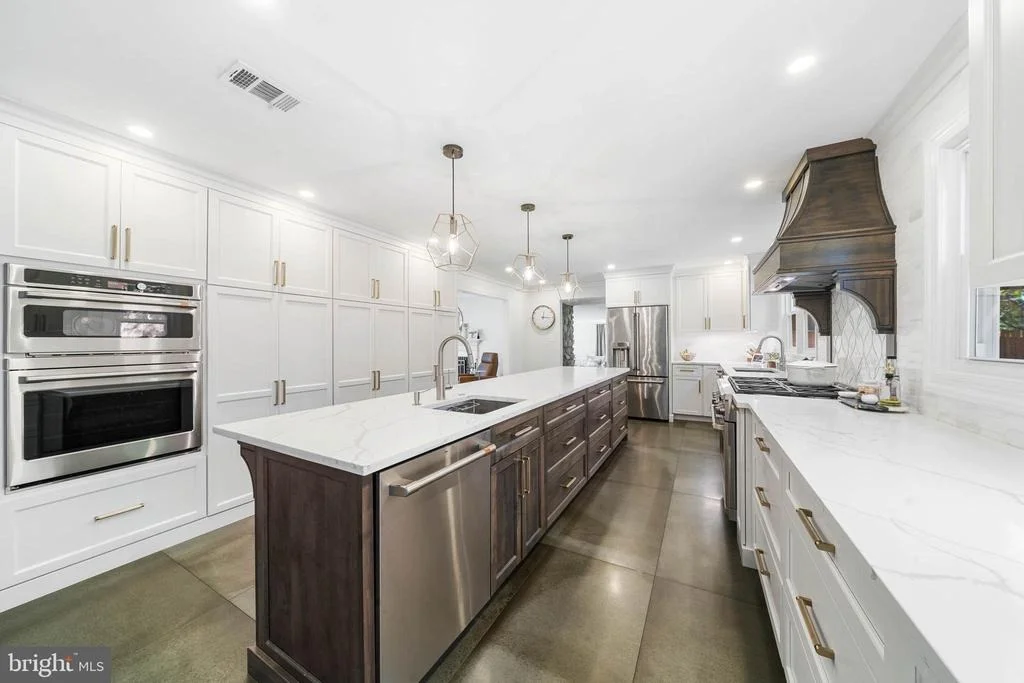 Photo of 15304 WATERGATE ROAD