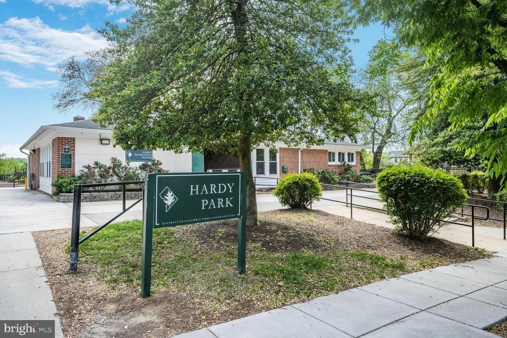 Photo of 4425 P STREET NW