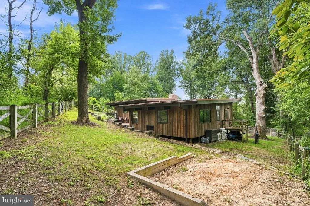 Photo of 7221 CLIFTON ROAD