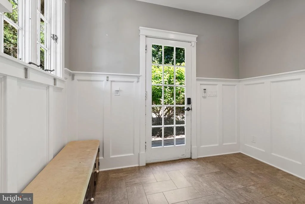 Photo of 4000 WHITE AVENUE