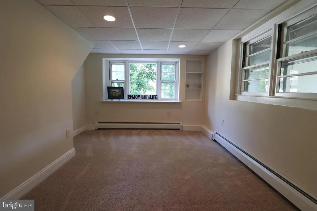 Photo of 708 N WARFIELD DRIVE