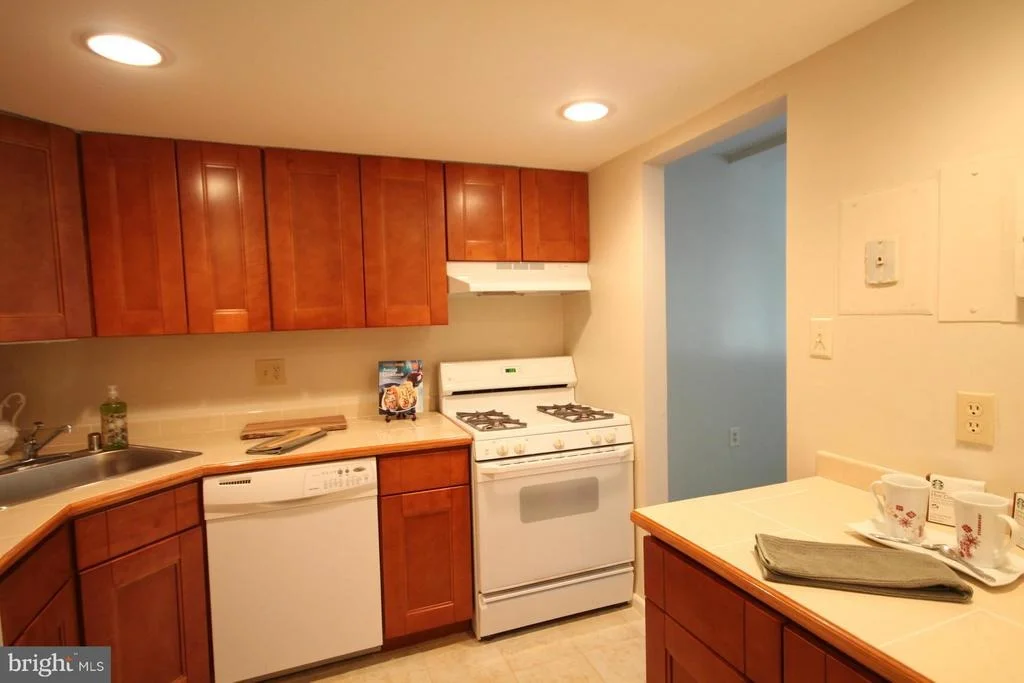 Photo of Unit 12B at 1400 NORTHGATE SQUARE