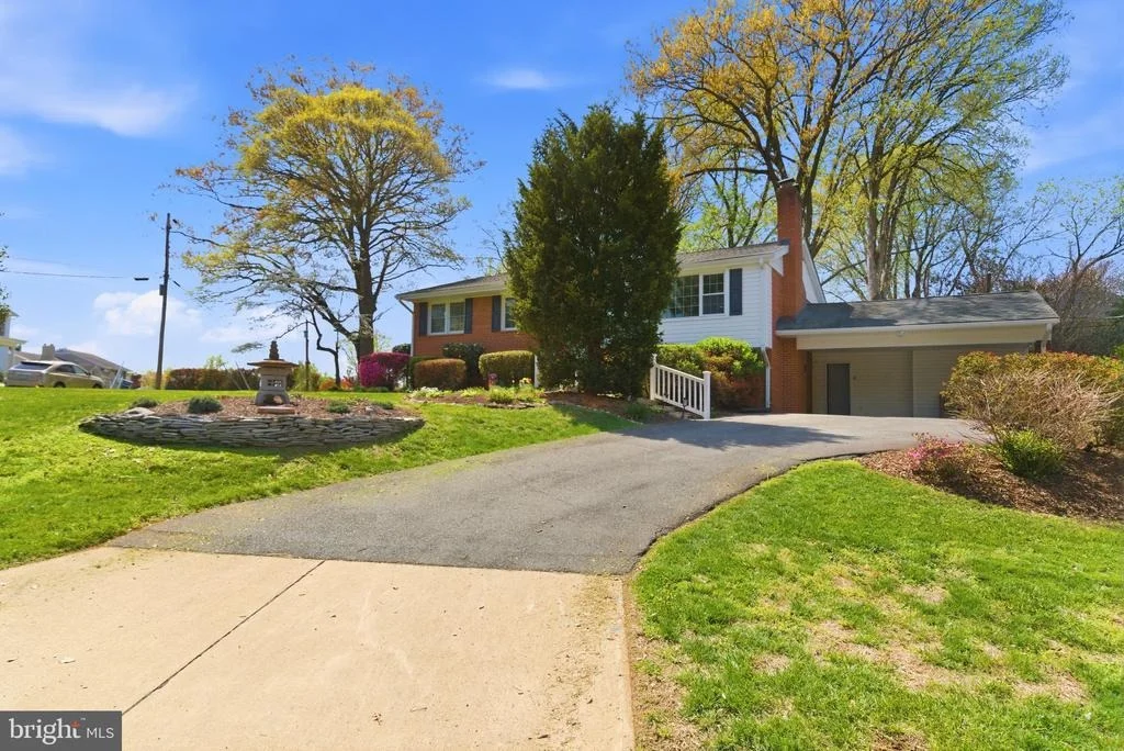 Photo of 6535 OLD CHESTERBROOK ROAD