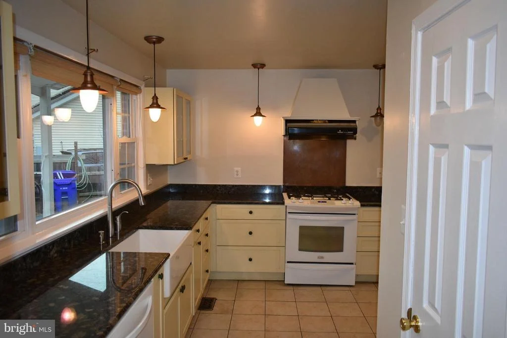 Photo of 6901 MUNCASTER MILL ROAD