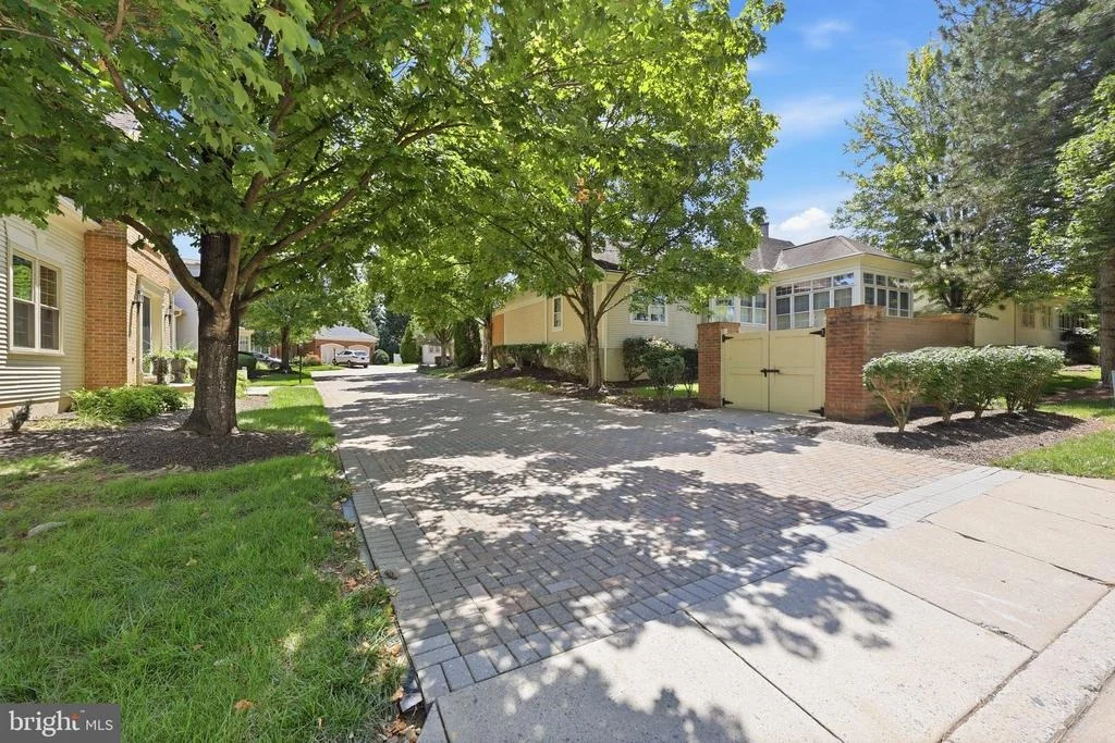 Photo of 2417 BEAR DEN ROAD