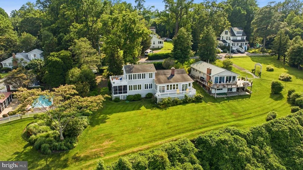 Photo of 5424 BEACH DRIVE