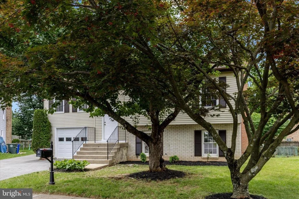 Photo of 176 STONEYBROOK COURT