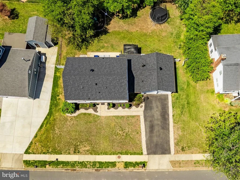 Photo of 4202 MINSTRELL LANE