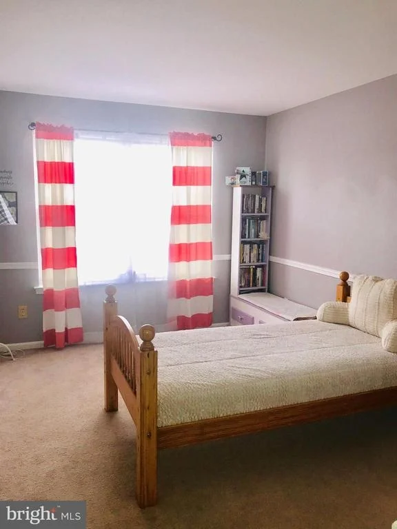 Photo of 668 WARREN DRIVE
