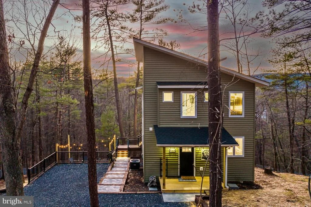 Photo of 1355 GREENVIEW DRIVE