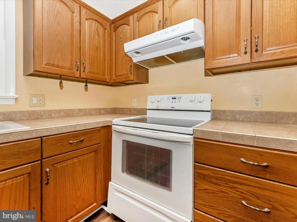 Photo of 2833 RODERICK ROAD