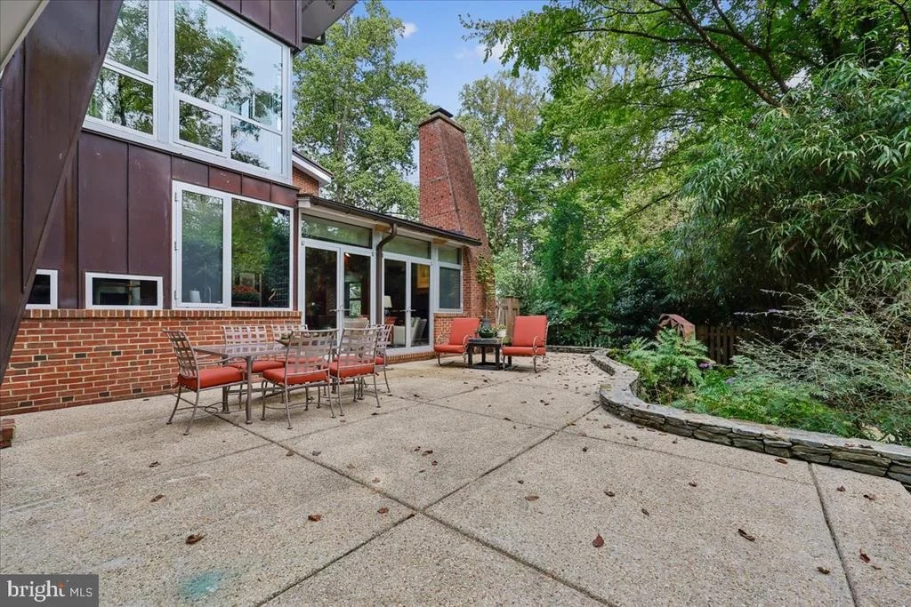 Photo of 1212 WOODSIDE PARKWAY