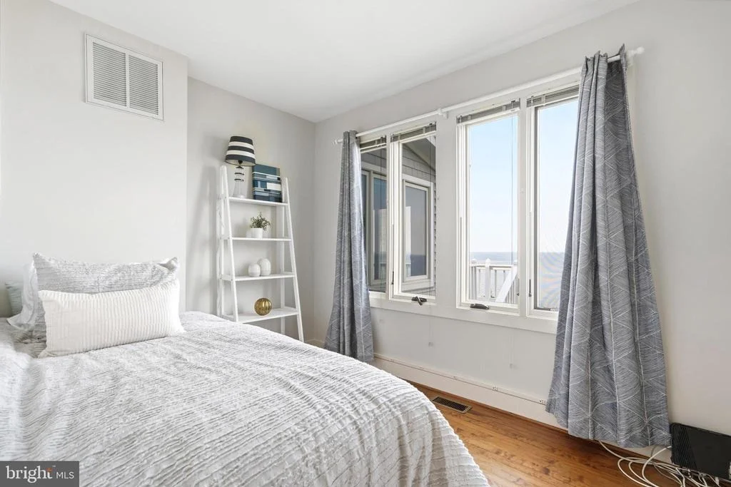 Photo of 5424 BEACH DRIVE