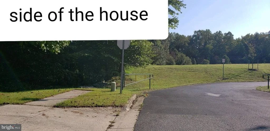 Photo of 9210 FOX PARK ROAD